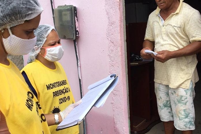 Prefeitura de Delmiro Gouveia distribui máscaras e orienta a população para prevenção ao COVID-19