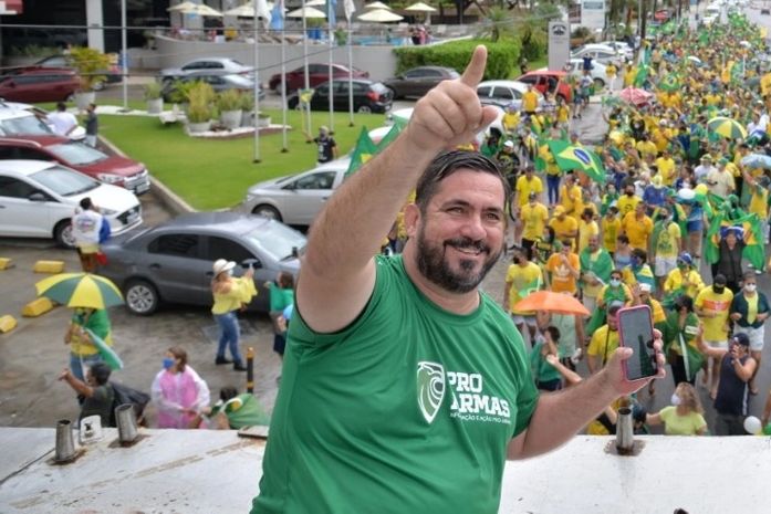 “As ruas darão o seu recado a quem se acredita dono do país. Todo poder emana do povo”, diz Dias