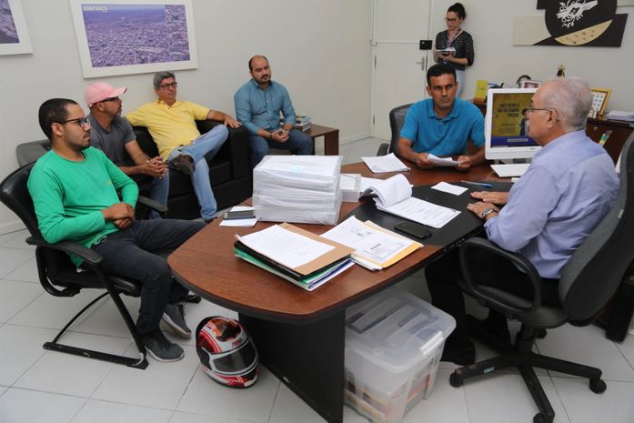 Teófilo recebe presidente e representantes do sindicato dos agentes comunitários de saúde e edemias