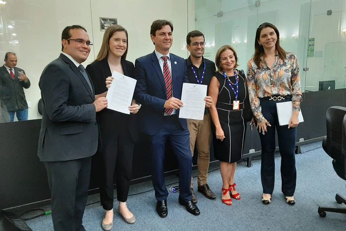 Deputada Cibele Moura assina moção de repúdio contra proposta da Aneel de taxar energia solar