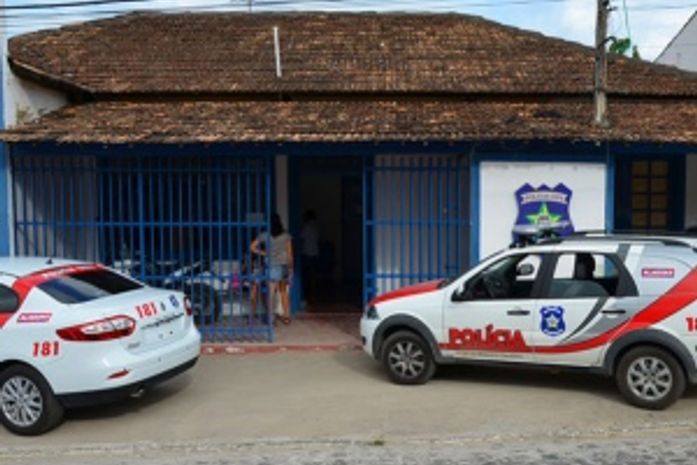 Dupla é presa suspeita de matar primo a facadas em Marechal Deodoro