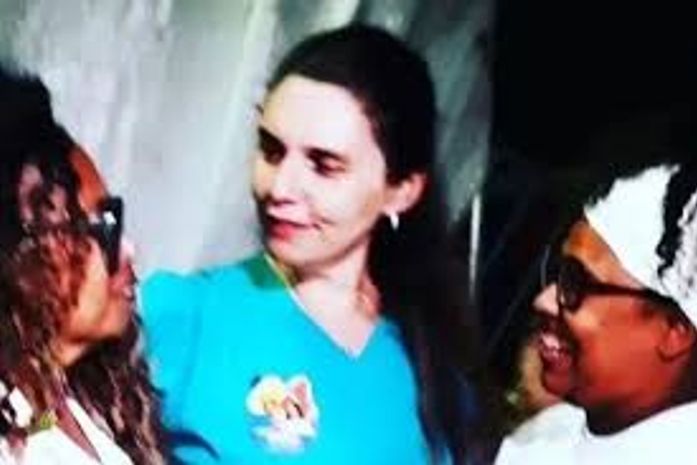 E Vânia Gatto afirma: devo gratidão a essas duas madrinhas, Arísia Barros e Jó Pereira que sempre acreditaram em mim