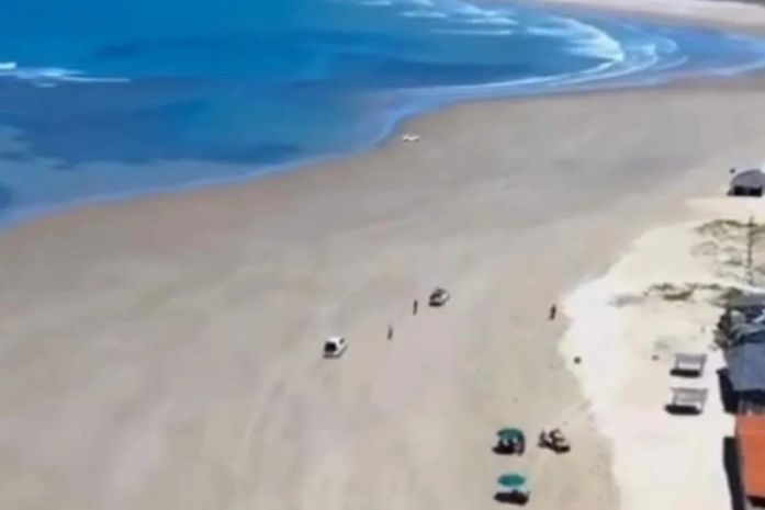 Praia do Peba ganha demarcação e libera trânsito de veículos na areia