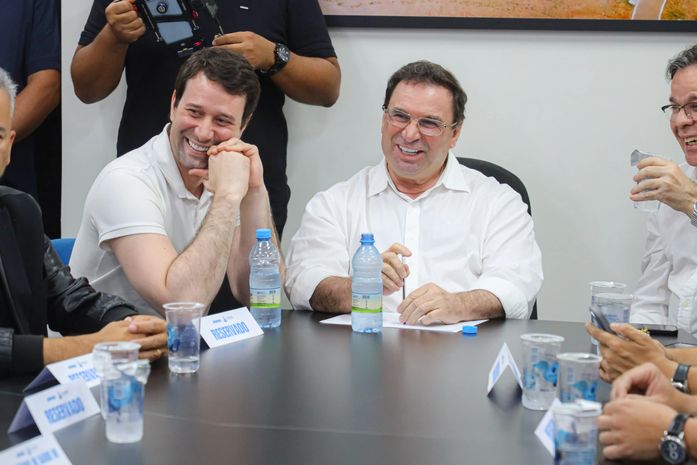 Prefeito Luciano e deputado Daniel Barbosa anunciam construção de complexo educacional e entregam veículos a instituições e Secretaria de Saúde de Arapiraca
