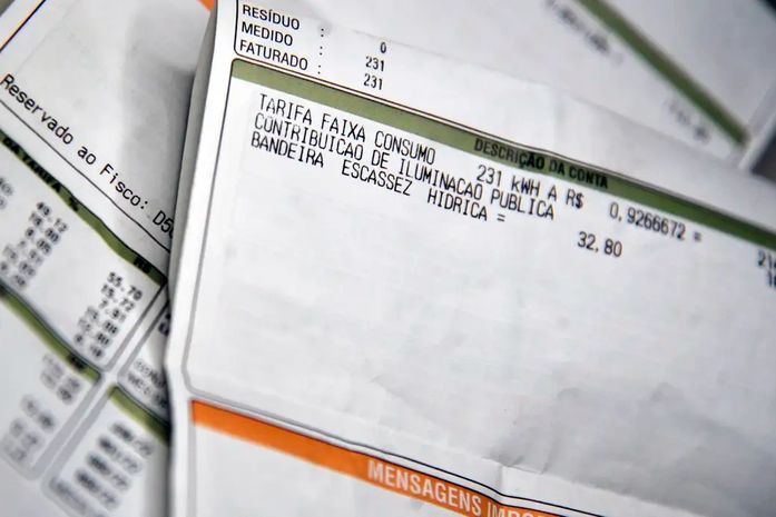 Conta de luz terá bandeira vermelha patamar 1 em outubro, anuncia Aneel