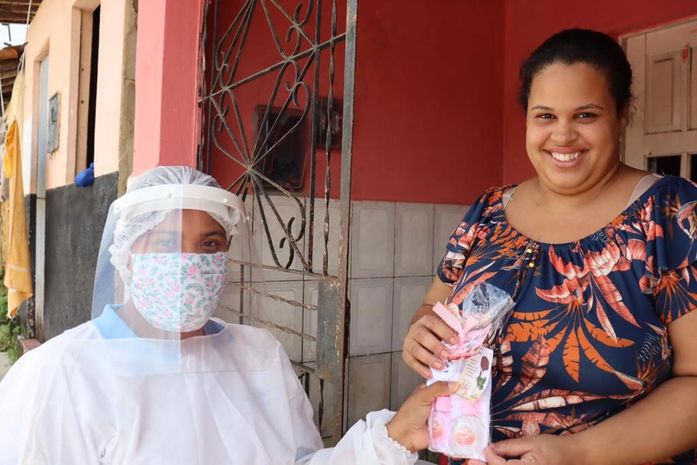 Assistência Social de Santana do Mundaú promove entrega de kits para 300 mamães