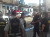 Policiais realizaram os levantamentos na cena do crime