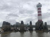 Banhistas no Farol da Ponta Verde