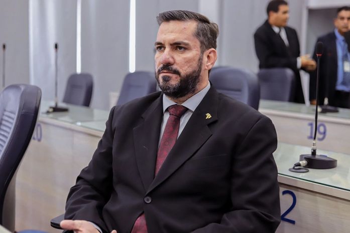 Lei de autoria de Leonardo Dias isenta pagamento de tributos para ambulantes e feirantes