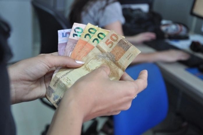 Aumento salarial para os todos os servidores públicos