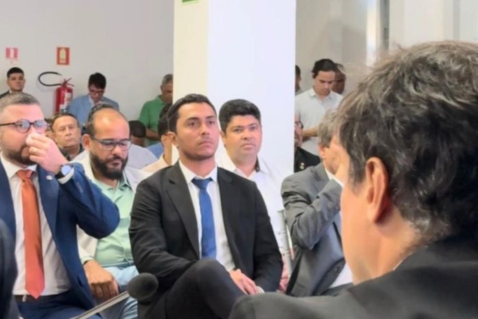 Vereador David Empregos participa de audiência pública sobre construções na Lagoa da Anta, na CMM