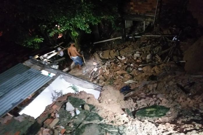 Moradores foram orientados sobre existência de risco e Defesa Civil Municipal foi acionada.