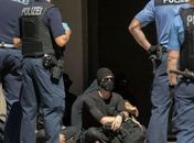 Polícia enfrentou resistência ao dispersar manifestantes que ignoravam regras de higiene e saúde