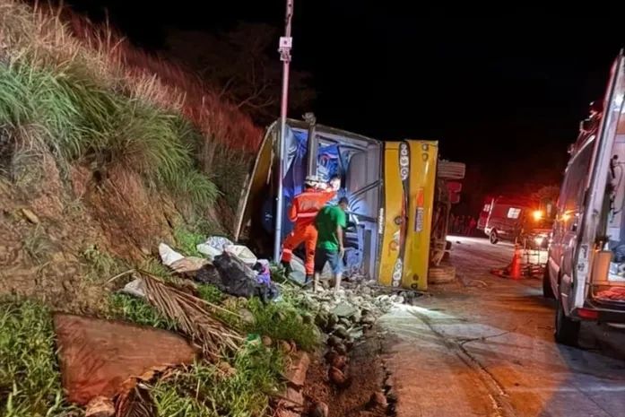 Vítimas de acidente com ônibus no Norte de Minas são de quatro cidades de Alagoas e da Bahia