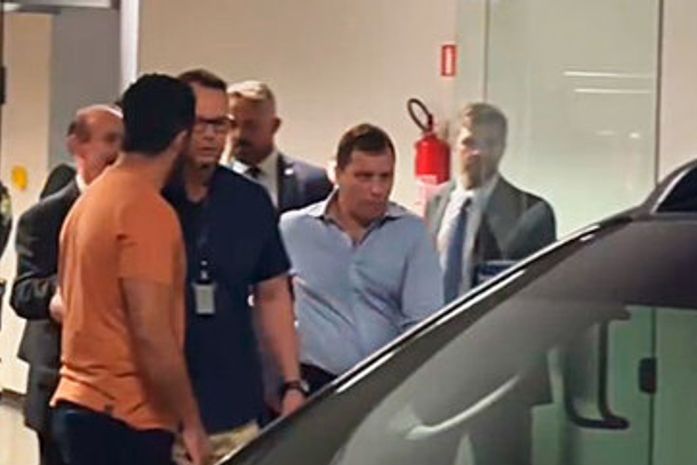 Mauro Cid é preso após prestar depoimento sobre áudio criticando Moraes e Polícia Federal