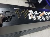Três suspeitos são presos e armas, drogas e dinheiro são apreendidos no interior de AL