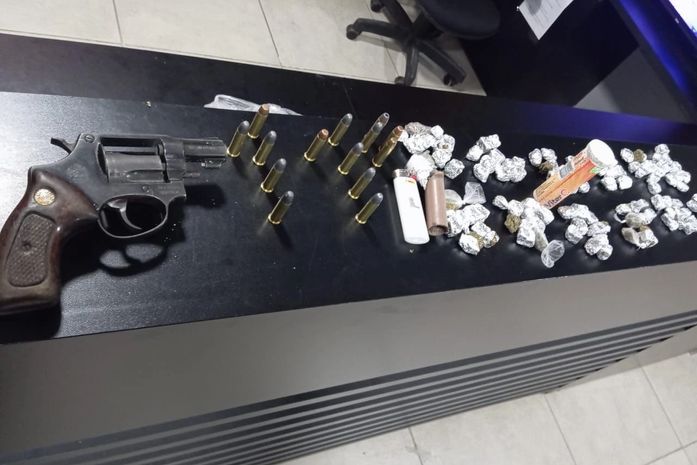 Três suspeitos são presos e armas, drogas e dinheiro são apreendidos no interior de AL