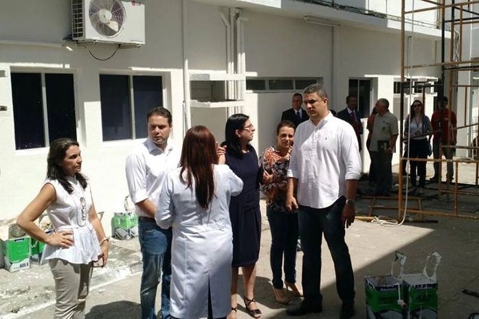 Governador Renan Filho visitou maternidade Santa Mônica 