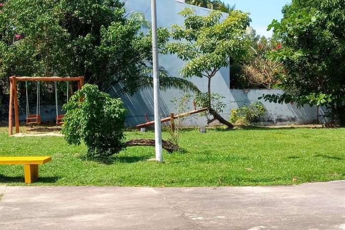 Moradores realizam protesto contra a instalação de estação de esgoto em praça