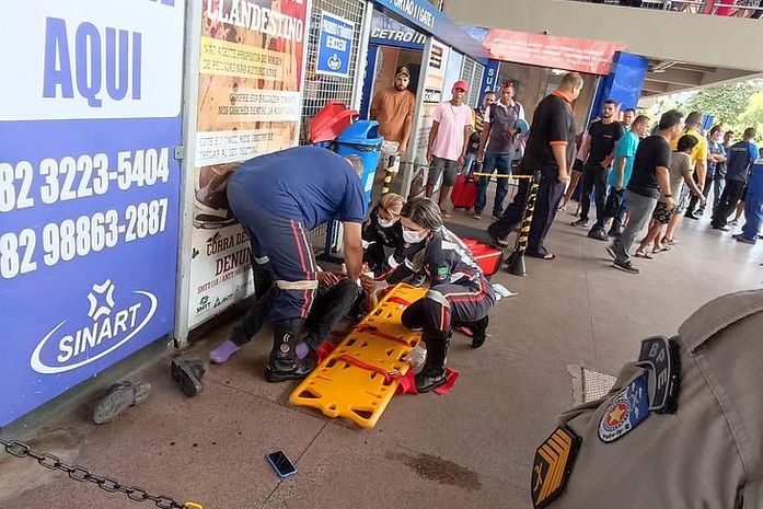 Homem foi baleado nas imediações do terminal rodoviário