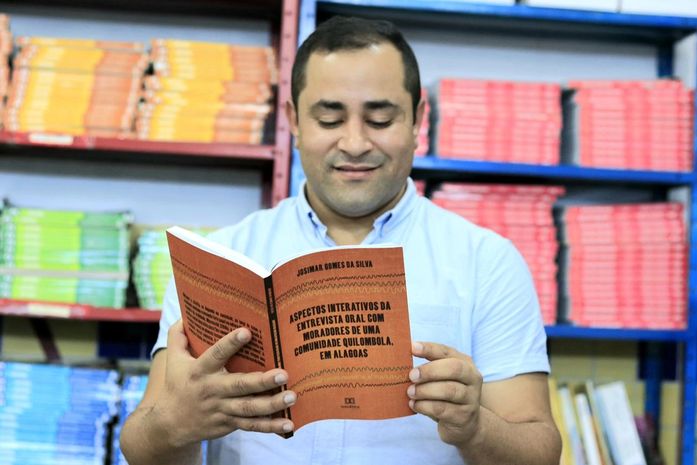 Professor da Rede Estadual escreve livro que dá voz à comunidade Quilombola