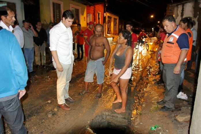 Prefeito Cacau visitou comunidades em situações de risco 