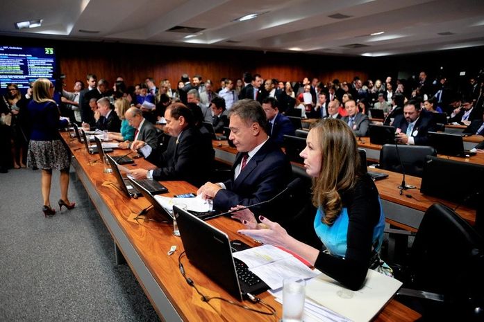 CCJ do Senado aprova a criação de cerca de 8 mil cargos efetivos no governo federal