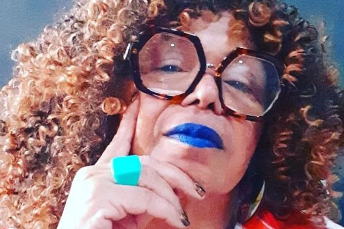 O batom azul é uma marca exclusiva da senhora, ou, uma historinha que alimenta a autoestima, no Encontro Nacional das Rainhas Nzingas