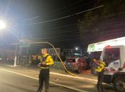 Durante perseguição, viatura da PM colide contra muro, em Maceió 