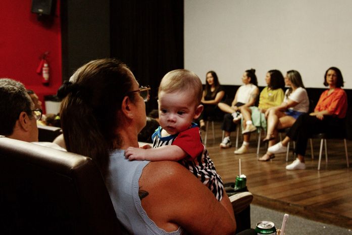 Ninho Cineclube promove primeira sessão de cinema para famílias com bebês em Maceió