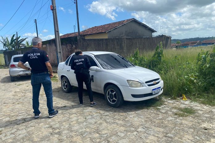 Carro roubado é recuperado em Rio Largo; Veículo estava escrito com sigla de facção