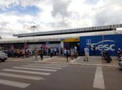 Posto de vacinação de idosos no Sesc Arapiraca tem fila ao sol e aglomeração 