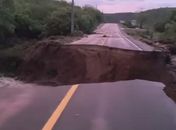 Chuvas no Alto Sertão interditam rodovia entre Alagoas e Sergipe
