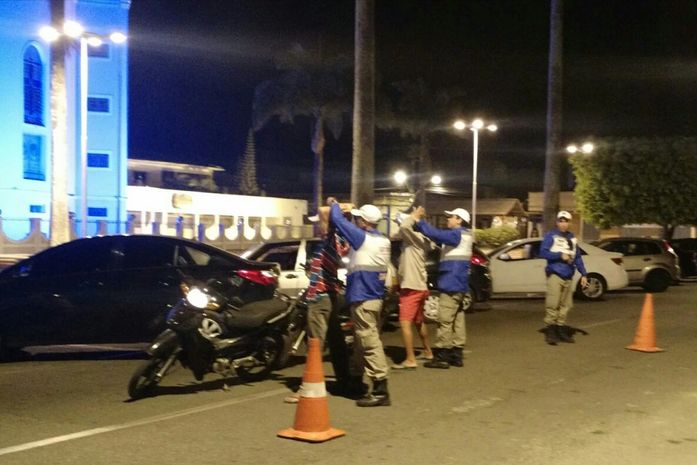 Lei Seca autuou 42 motoristas e prendeu cinco por dirigir embriagados