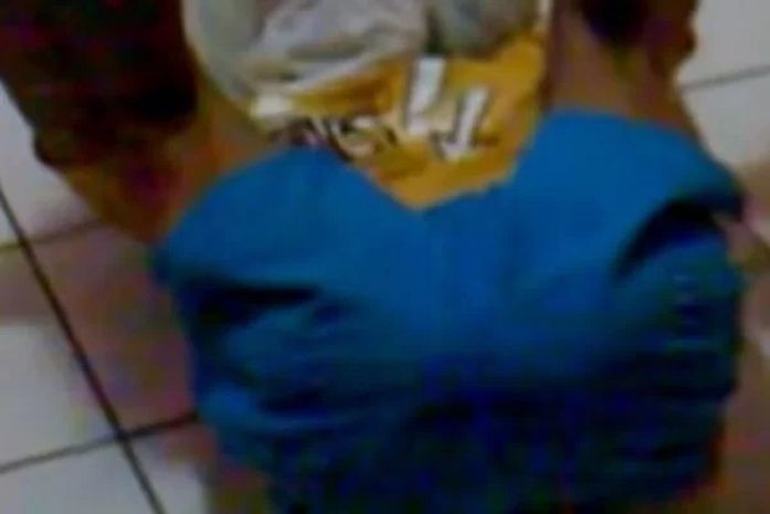 Motorista bêbado foge de acidente, solta pum em PMs e é preso por desacato