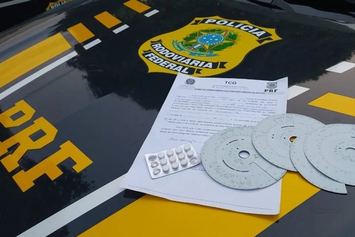 Caminhoneiro é detido por porte de anfetamina após viajar há mais de 14 horas sem descanso em AL