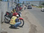 Mototaxistas no transporte urbano de Maceió