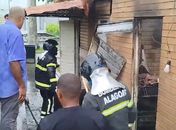 Incêndio atinge quiosque na Praça da Matriz e mobiliza moradores em São Miguel dos Campos