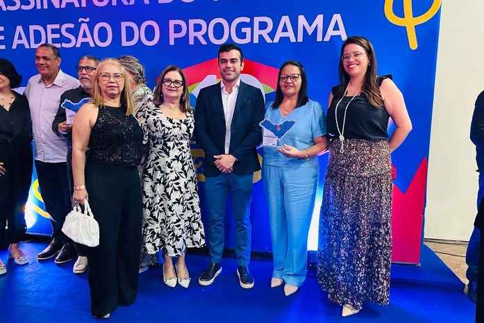 Palmeira dos Índios firma adesão ao Programa Escola 10 e avança na meta de alfabetização