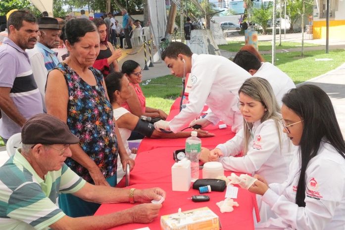 Prefeitura de Arapiraca leva serviços gratuitos de saúde à população no dia nacional da saúde