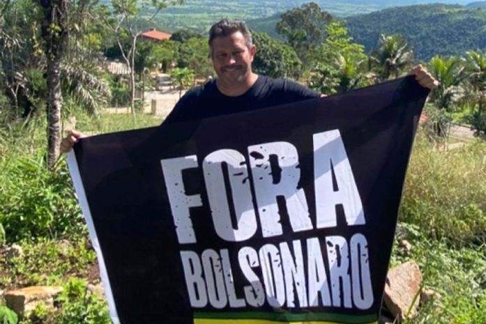 

Secretário estadual faz protesto solitário contra Bolsonaro: "Assim que estiver imunizado estarei nas ruas também!"