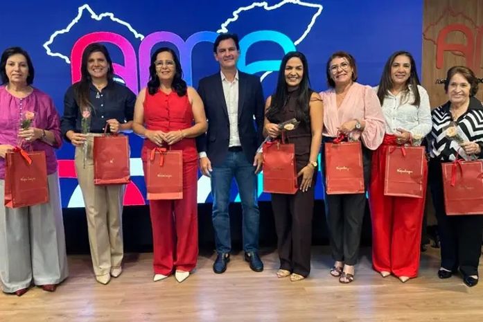 AMA homenageia mulheres em reunião com prefeitos e gestores municipais