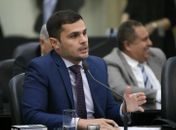 Alexandre Ayres apresenta projeto para realização de teste de visão nas escolas públicas e privadas de Alagoas