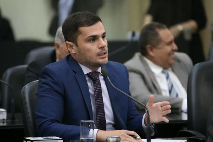 Alexandre Ayres apresenta projeto para realização de teste de visão nas escolas públicas e privadas de Alagoas
