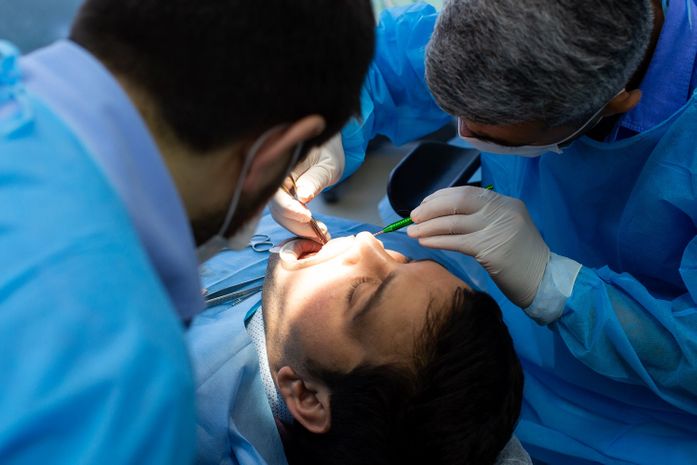 Especialista esclarece dúvidas sobre a remoção dos dentes do siso; pacientes podem procurar Clínica-Escola