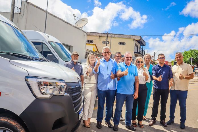 Prefeito de Taquarana entrega novos veículos e vistoria obras na cidade
