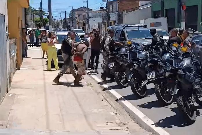 Polícia prende suspeitos de tentar assaltar estudantes no Jaraguá