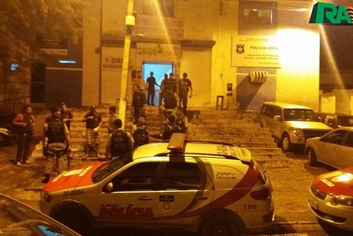 Suspeito foi levado para delegacia de Delmiro Gouveia