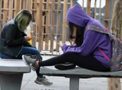 Saiba como redes de ensino que proíbem celulares aplicam as regras