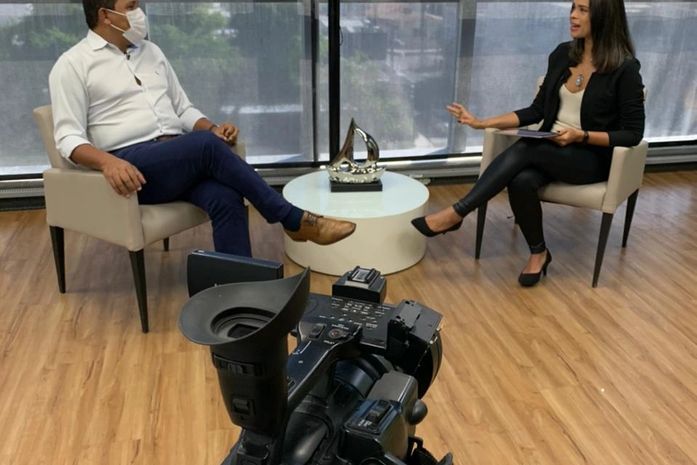 Programa A Escola no Rádio da Prefeitura de Palmeira é tema central de programa de TV, em Maceió